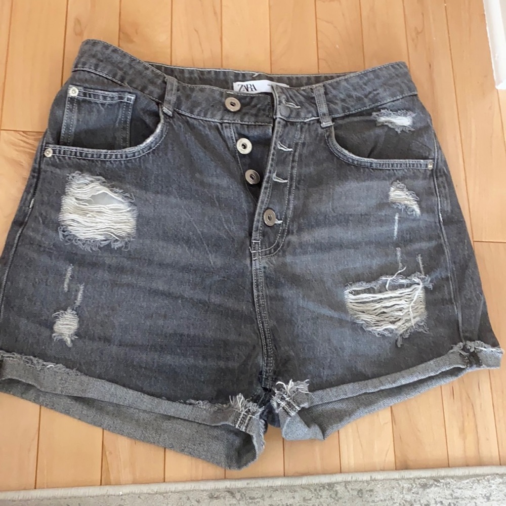 Zara’s high waisted shorts